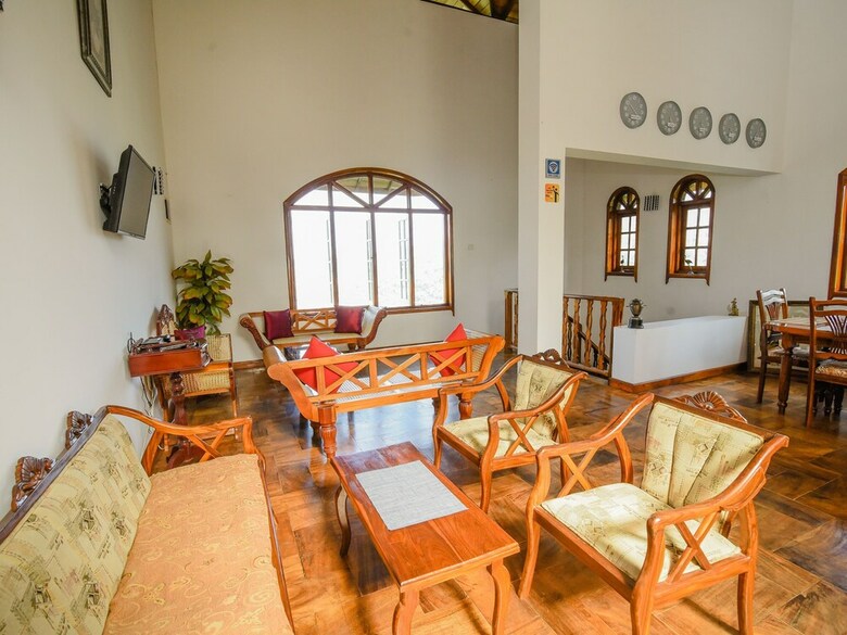 Hotel Oyo 458 Kandyan Crown