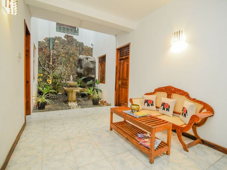 Hotel Oyo 458 Kandyan Crown