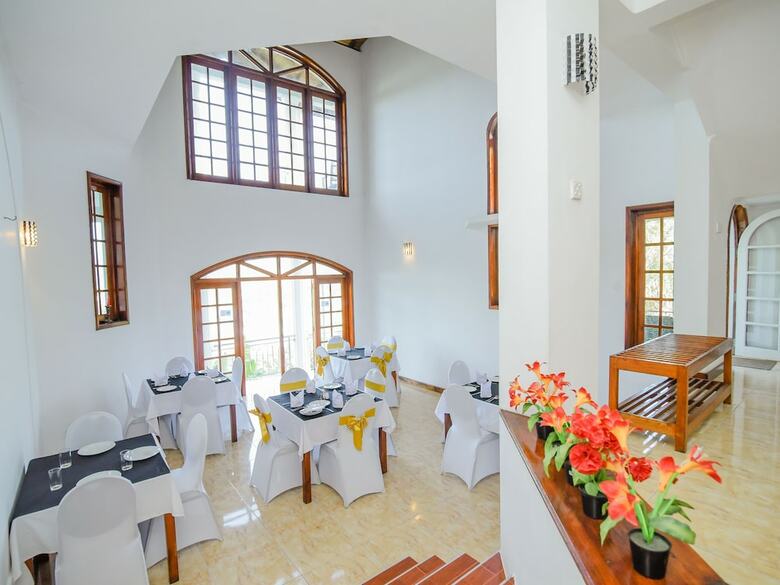 Hotel Oyo 458 Kandyan Crown