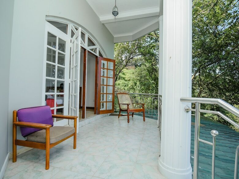 Hotel Oyo 458 Kandyan Crown