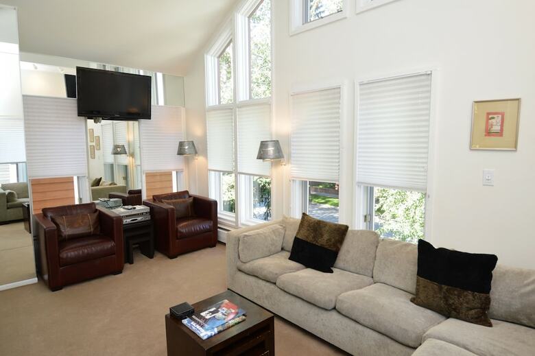 Old Hundred By Frias Properties