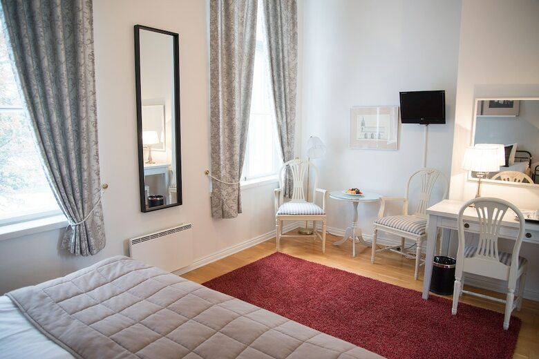 Hotel Mustion Linna