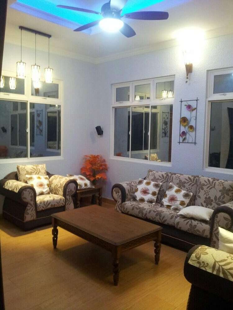 Hotel Huzeyview Guest House