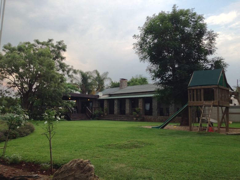 Posada Hamiltons Lodge & Restaurant
