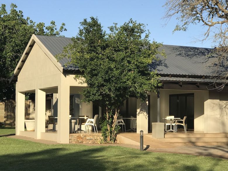 Posada Hamiltons Lodge & Restaurant