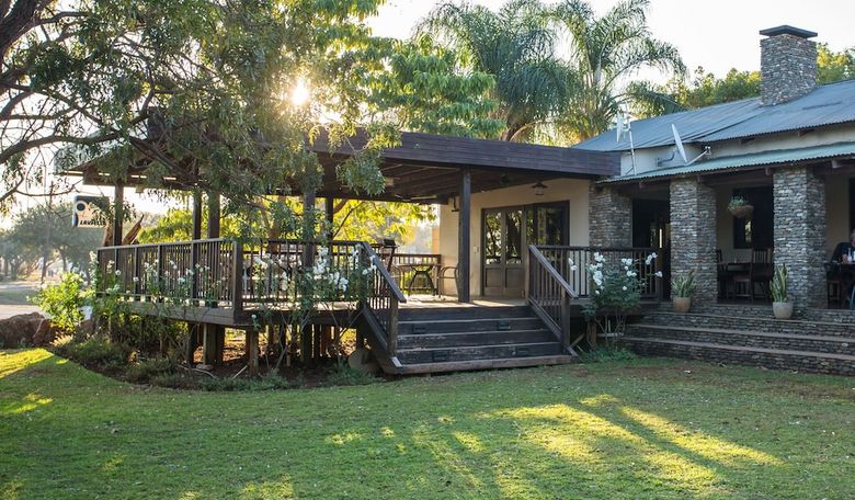 Posada Hamiltons Lodge & Restaurant