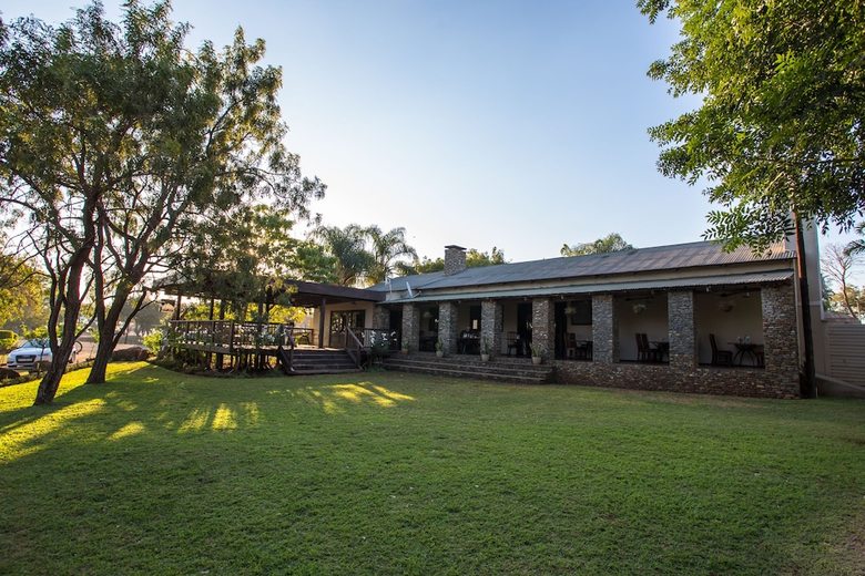 Posada Hamiltons Lodge & Restaurant