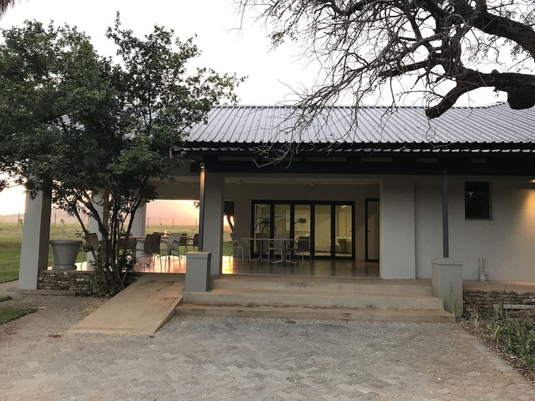 Posada Hamiltons Lodge & Restaurant