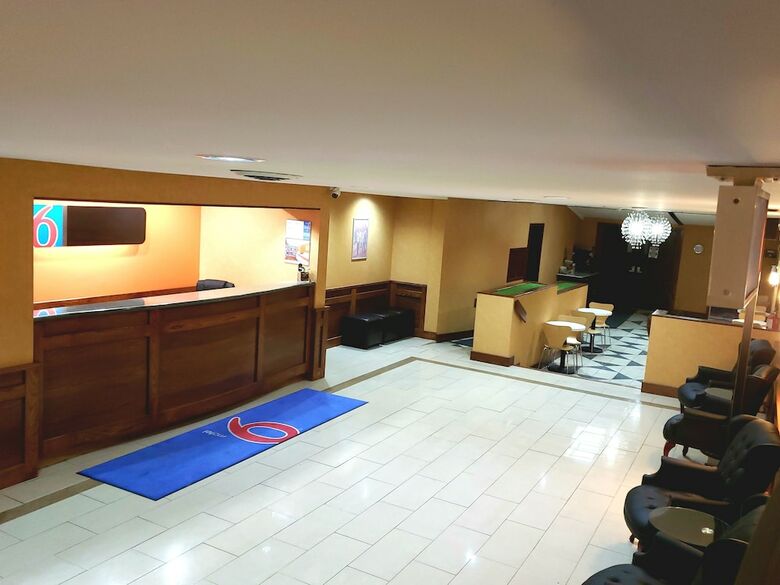 Hotel Motel 6 Trenton On