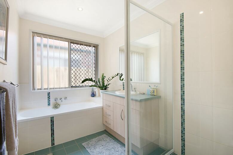 Central Redcliffe Holiday House