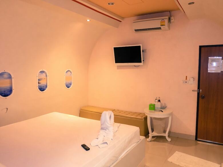 Hotel Love Is Resort