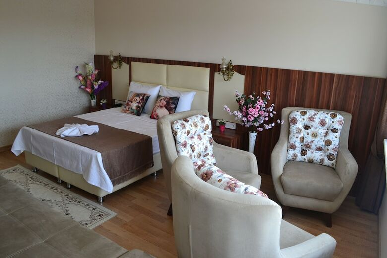 Peradise Hotel