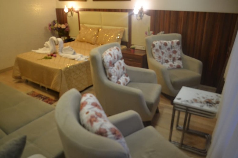 Peradise Hotel