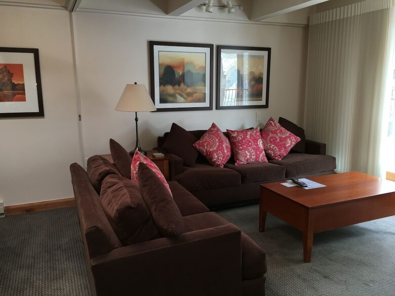 Chateau Blanc Condominiums