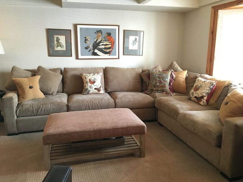 Chateau Blanc Condominiums