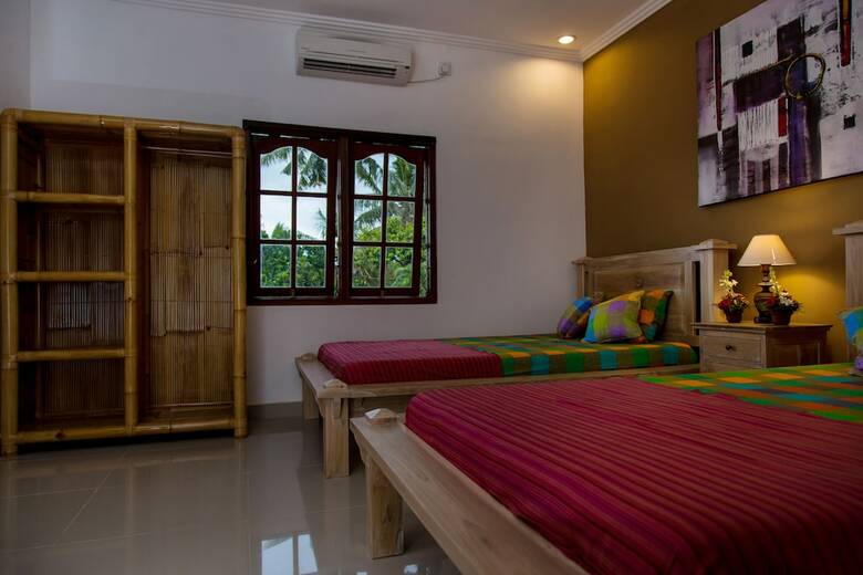 Bed & Breakfast Warji House 1