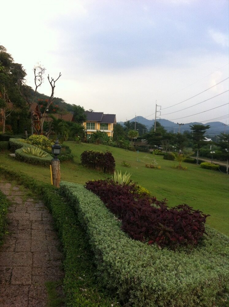 Hotel Mai Ngern Mai Thong Resort