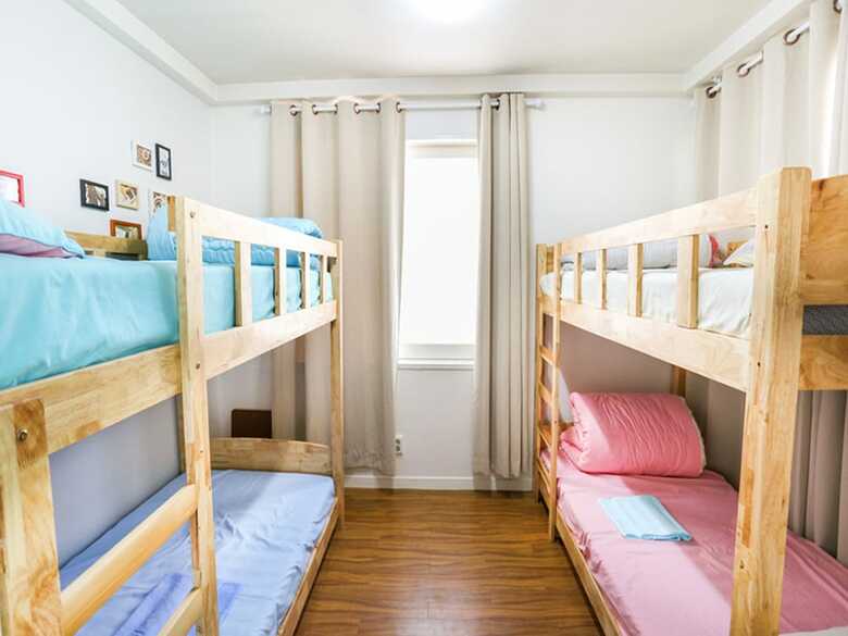Hostal Tiara Guesthouse - Hostel