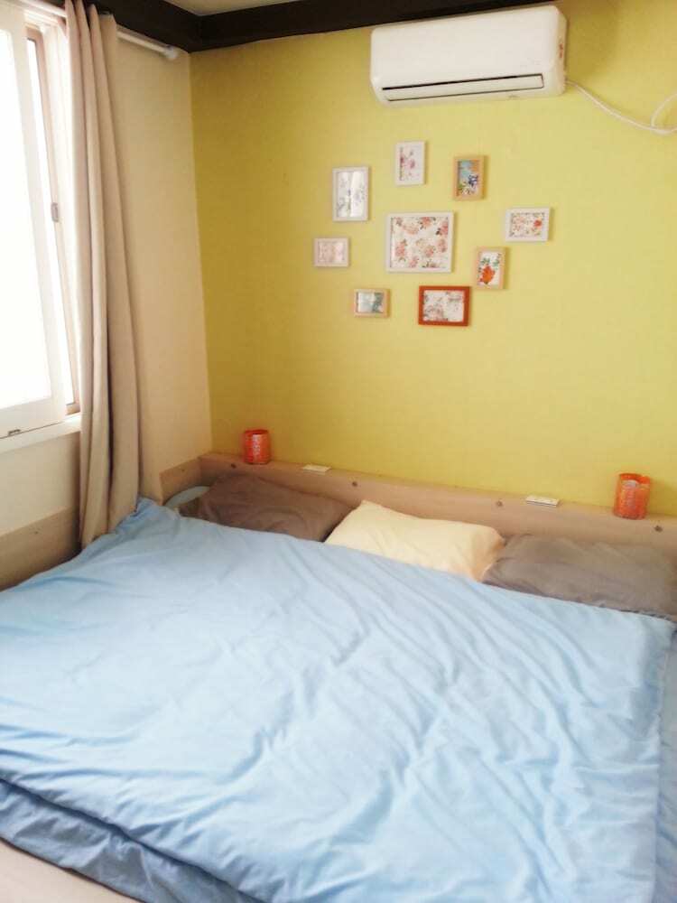 Hostal Tiara Guesthouse - Hostel