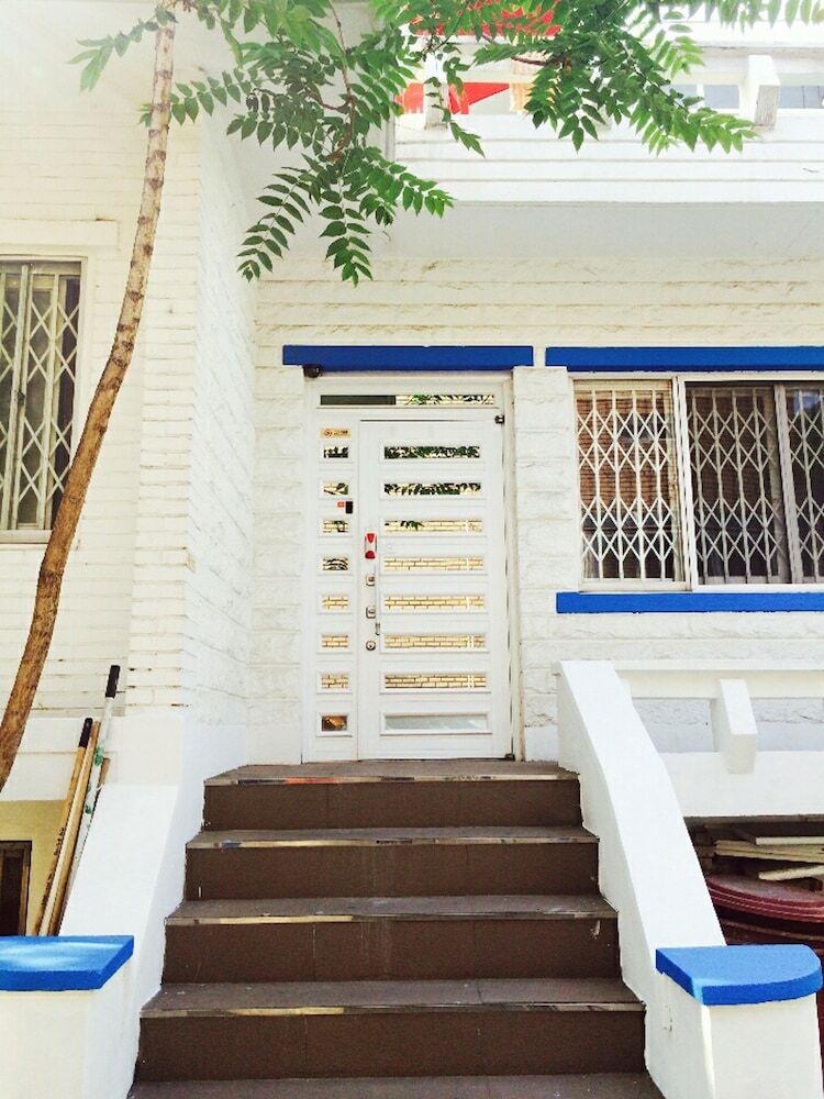 Hostal Tiara Guesthouse - Hostel