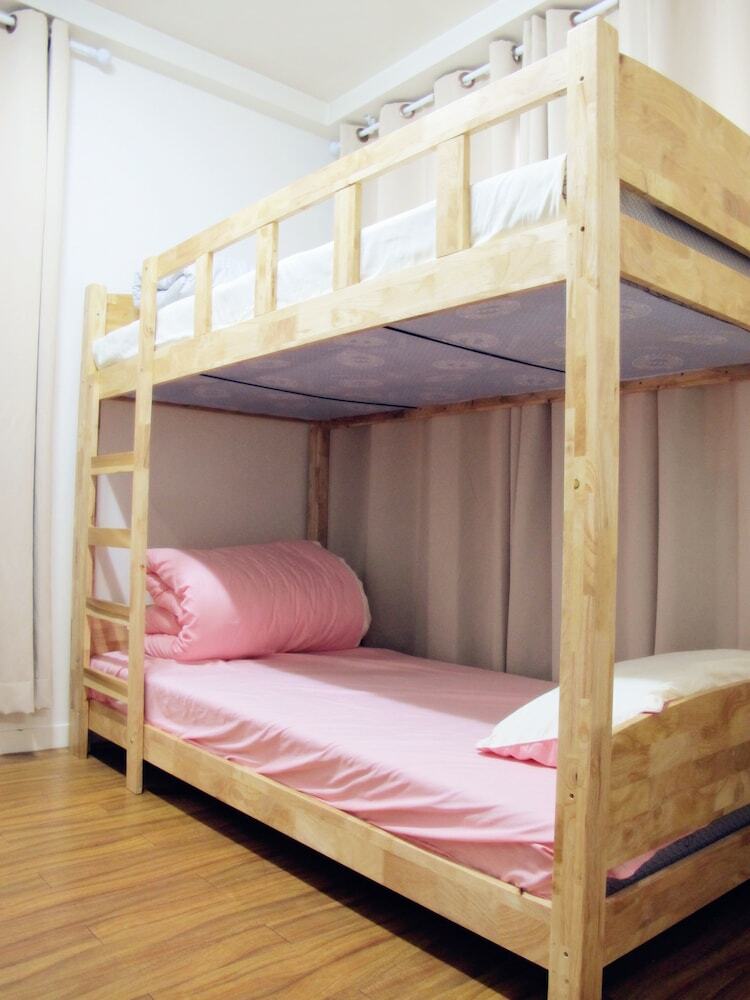 Hostal Tiara Guesthouse - Hostel