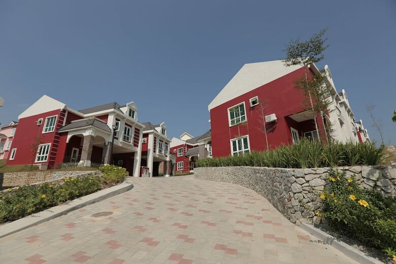 Everia Villas Resort