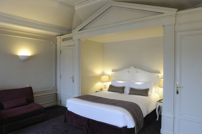 Royal Hotel Paris Champs Elys�es
