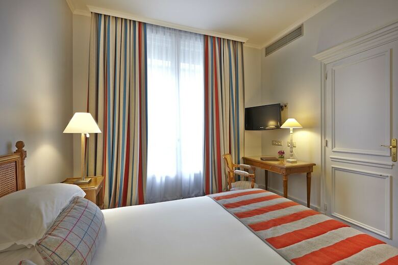 Royal Hotel Paris Champs Elys�es