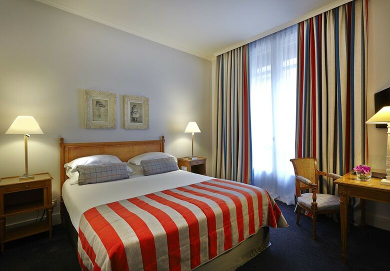 Royal Hotel Paris Champs Elys�es