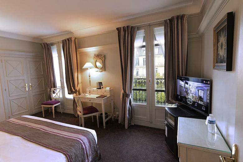 Royal Hotel Paris Champs Elys�es