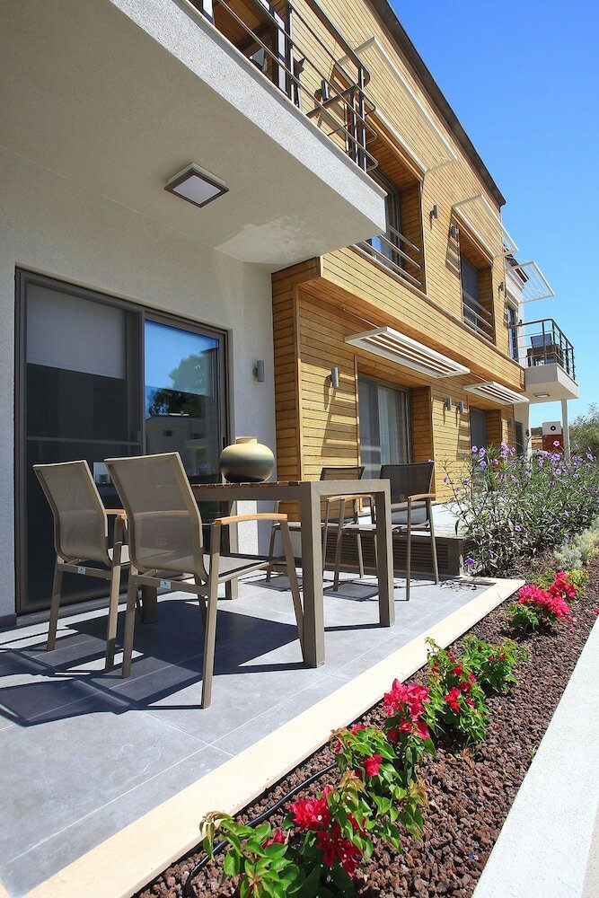 Ara Residences