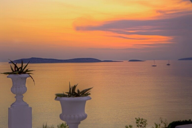 Hotel Aneroussa Beach