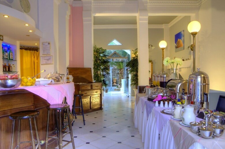Hotel Aneroussa Beach