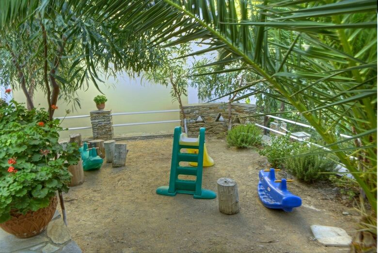 Hotel Aneroussa Beach