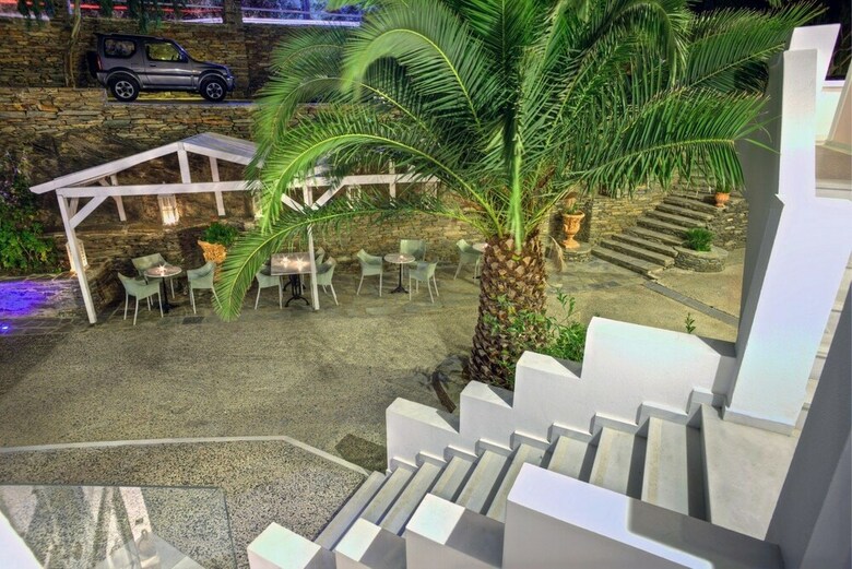 Hotel Aneroussa Beach