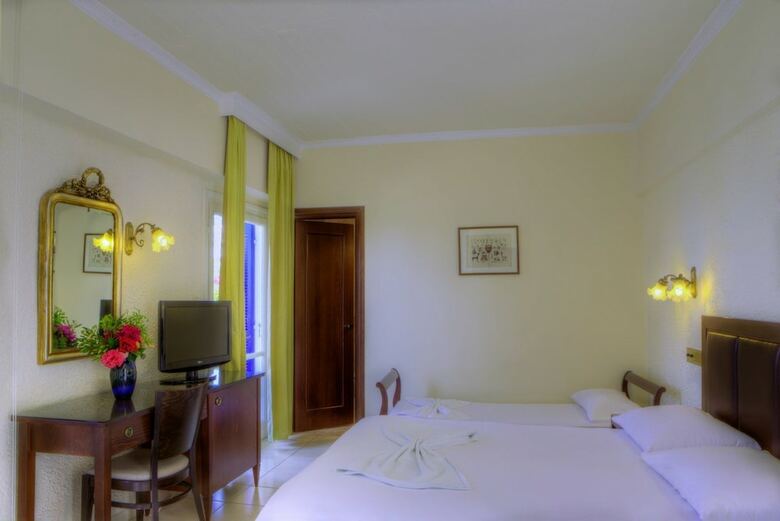 Hotel Aneroussa Beach