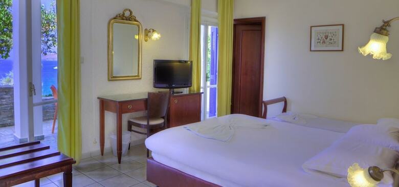 Hotel Aneroussa Beach
