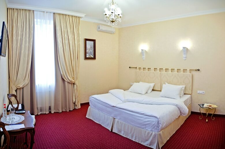 Bristol Hotel