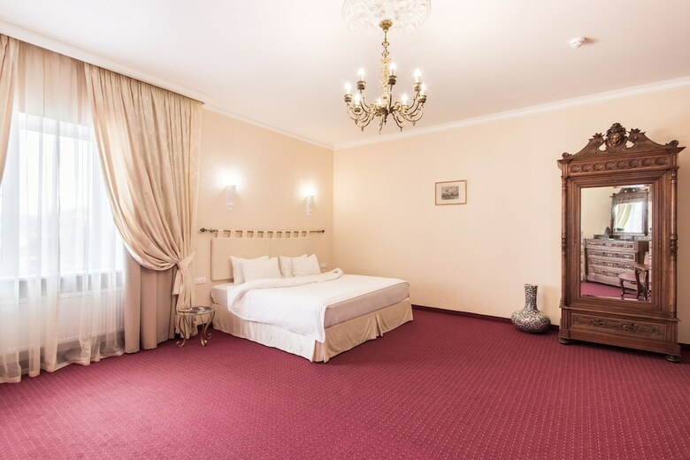 Bristol Hotel