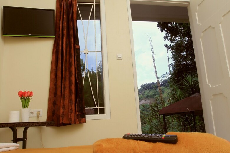 Hotel Bantal Guling Villa Bandung
