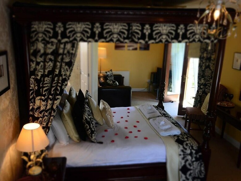 Hotel Riverside Barn Guest House