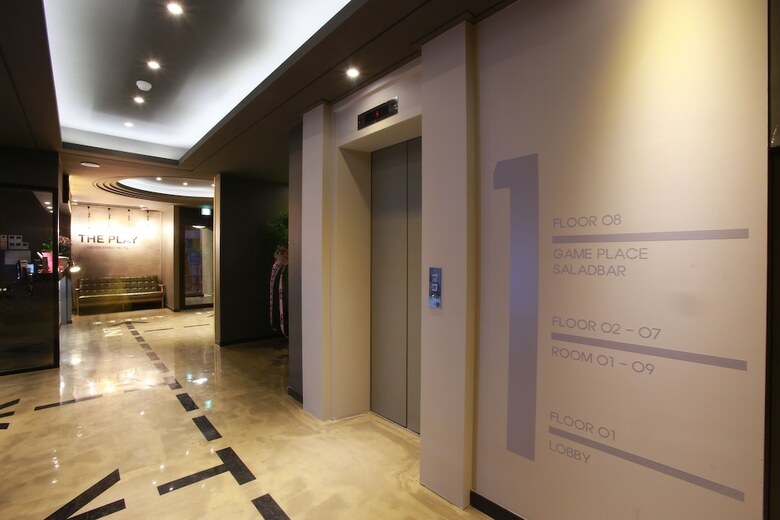 Hotel 7th Street The Play