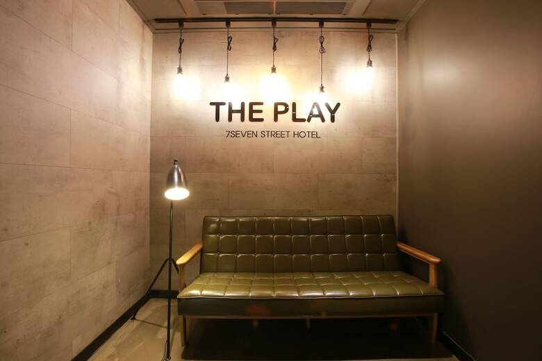 Hotel 7th Street The Play
