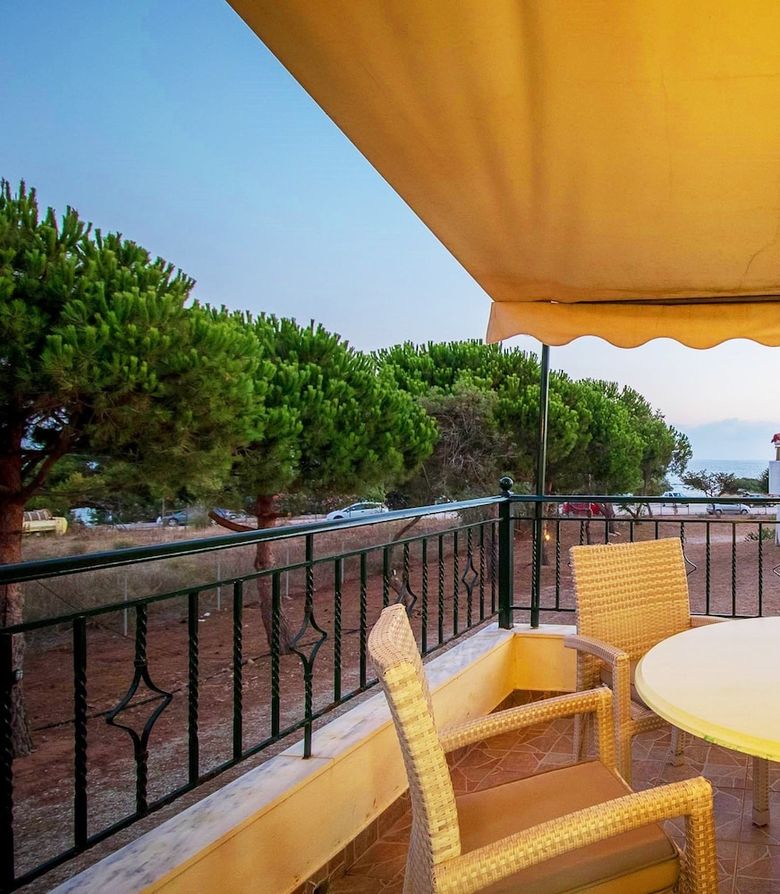 Romanos Beach Villas