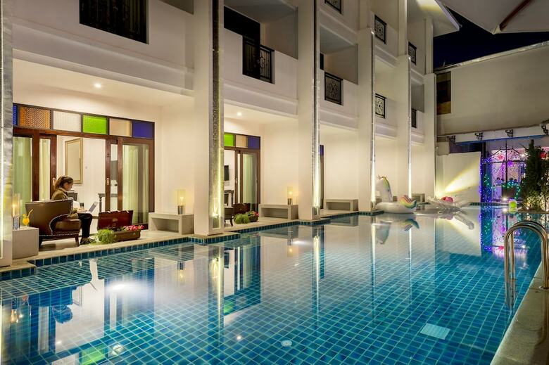 Ai Pai Hotel