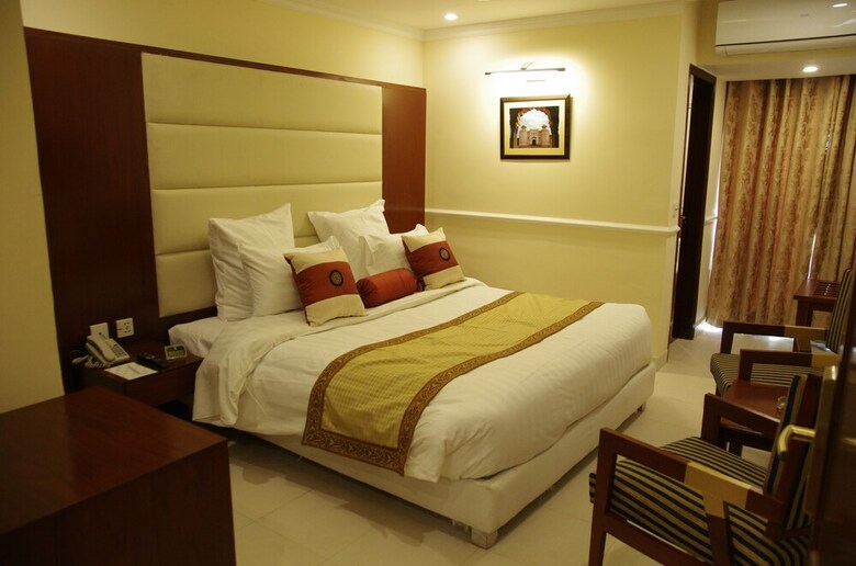 Faletti's Express Hotel
