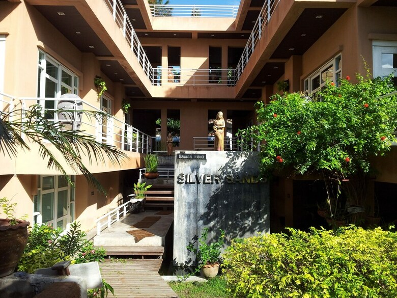 Hotel Silver Sands Beach Resort