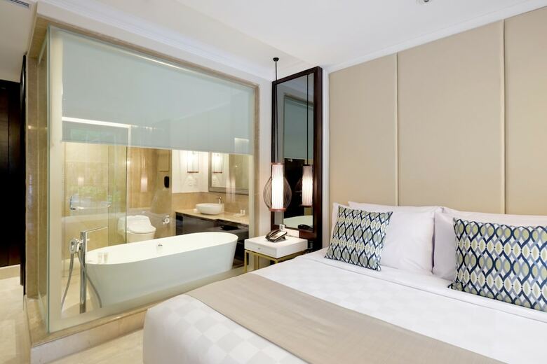 Jambuluwuk Oceano Seminyak Hotel