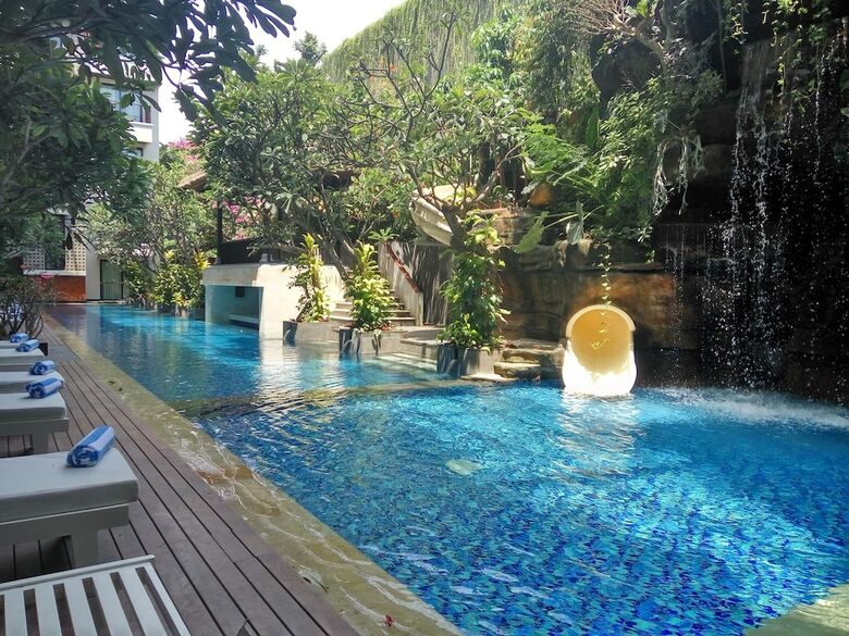 Jambuluwuk Oceano Seminyak Hotel