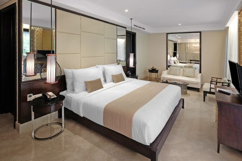 Jambuluwuk Oceano Seminyak Hotel